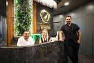 Members of the Fill in Istanbul clinical team at the Andro Expertise reception desk
